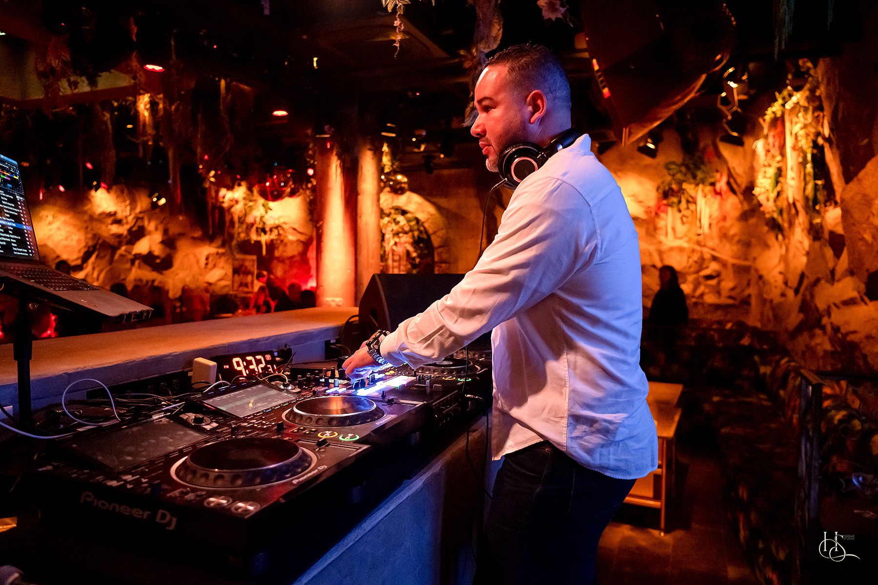 DJ Aziz MC Performance